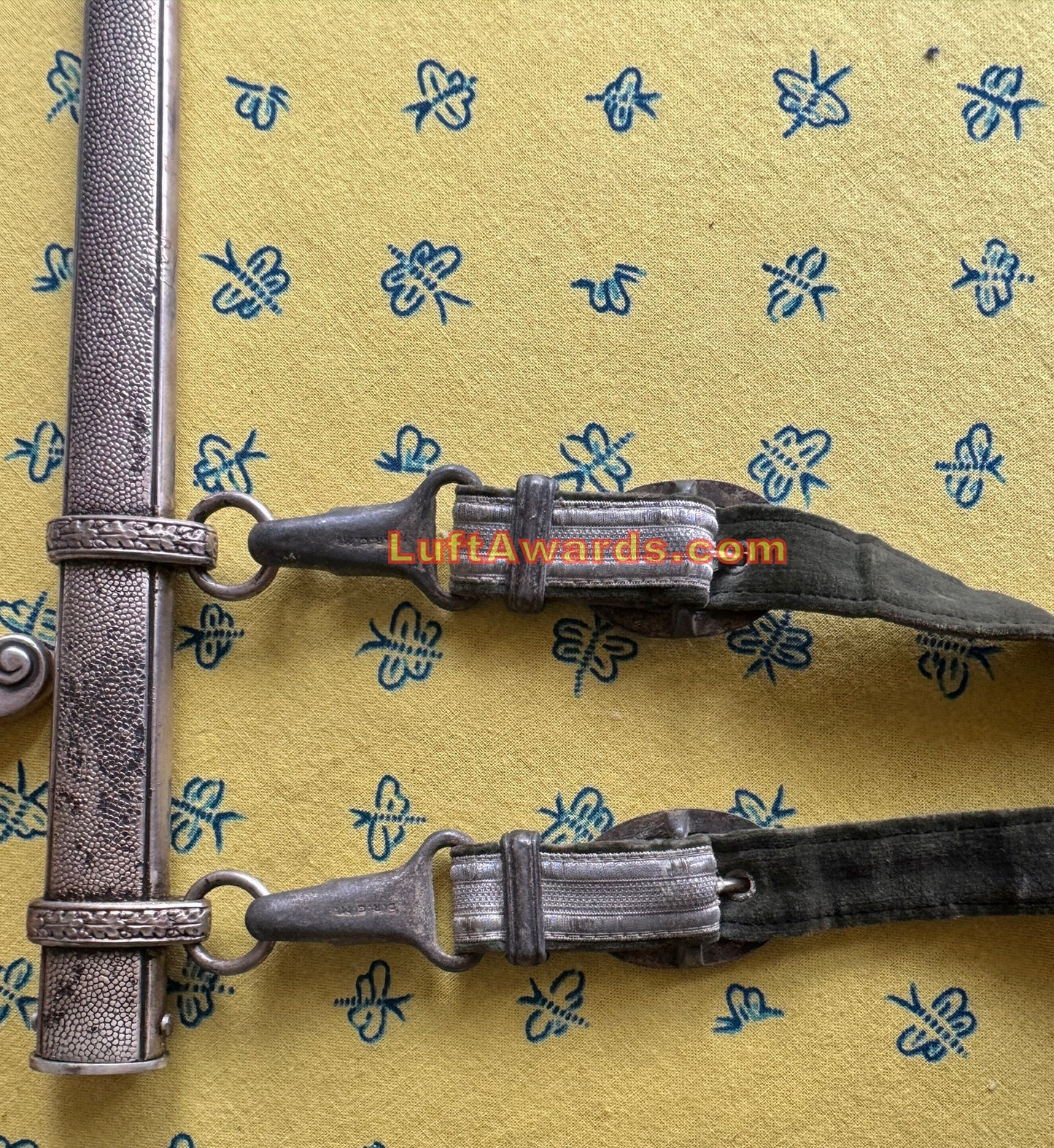 ARMEE Dagger Clean w/Deluxe Hangers