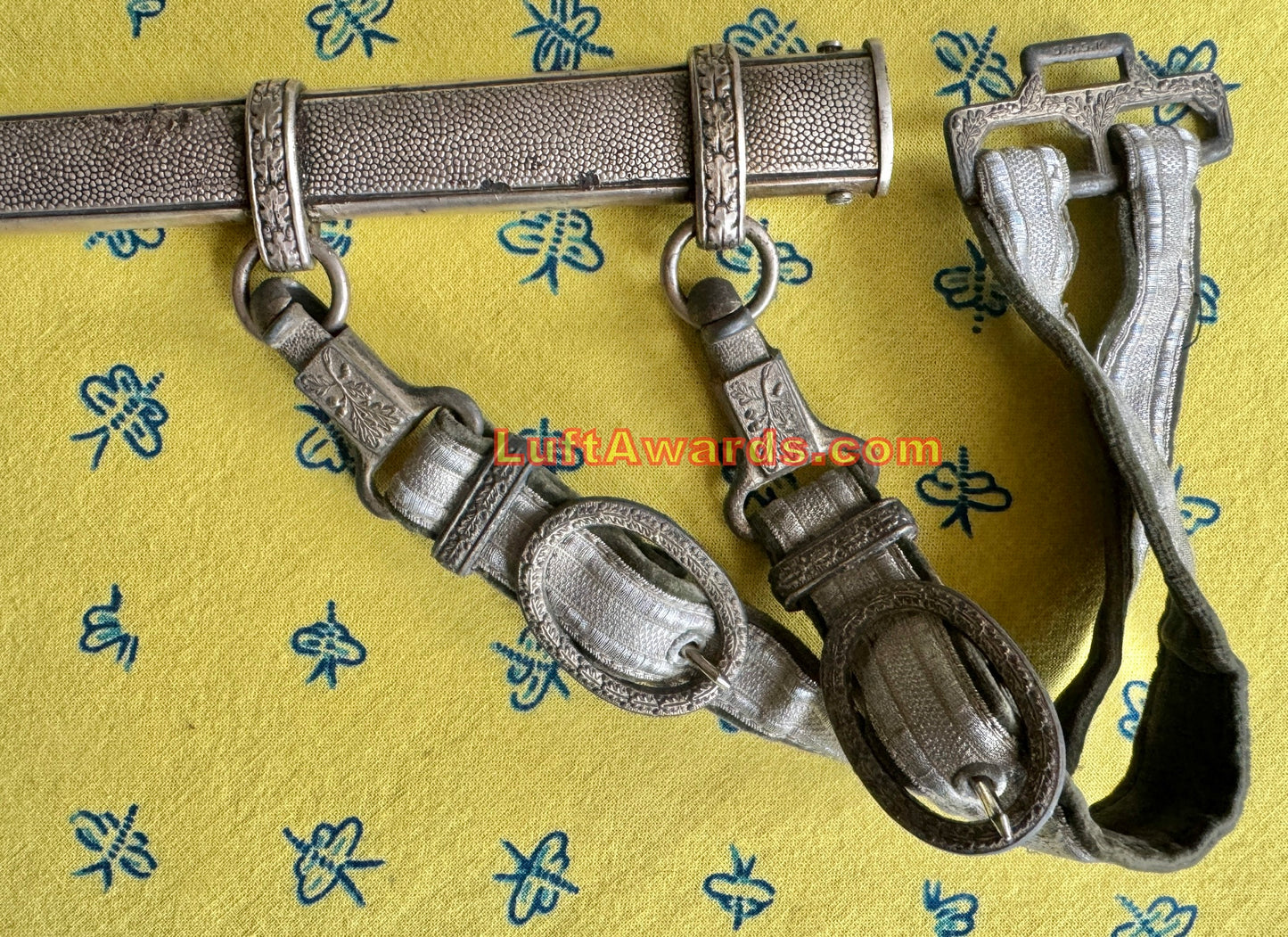 ARMEE Dagger Clean w/Deluxe Hangers