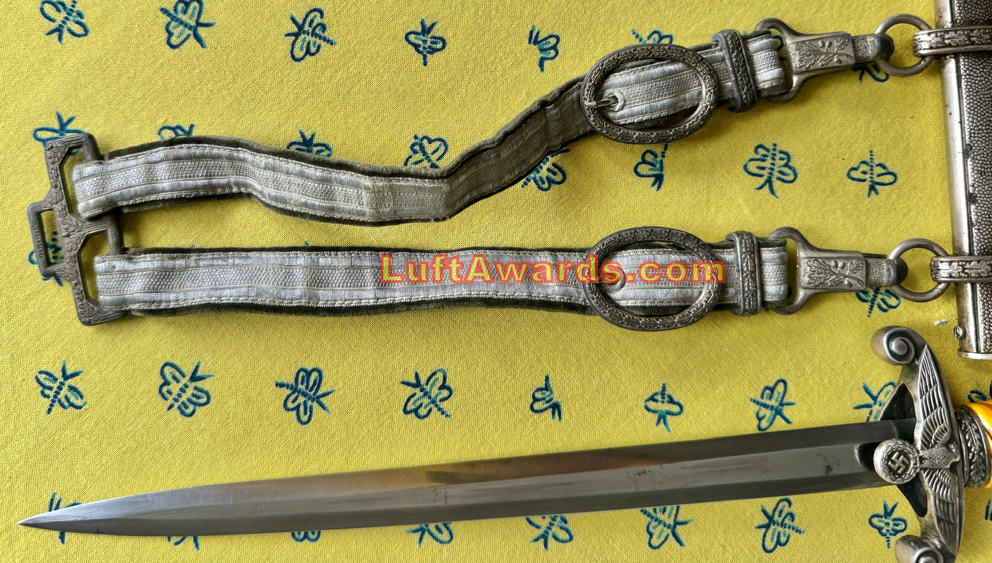 ARMEE Dagger Clean w/Deluxe Hangers