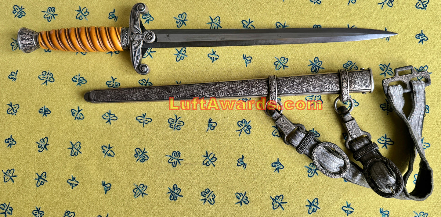 ARMEE Dagger Clean w/Deluxe Hangers